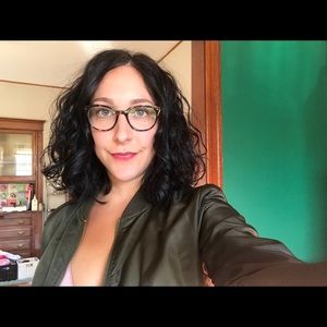 Meet your Posher, Emily